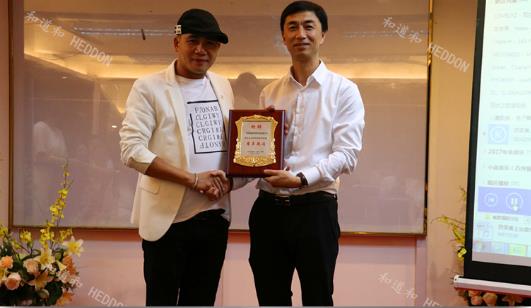 百絲（國際）服飾集團——周總